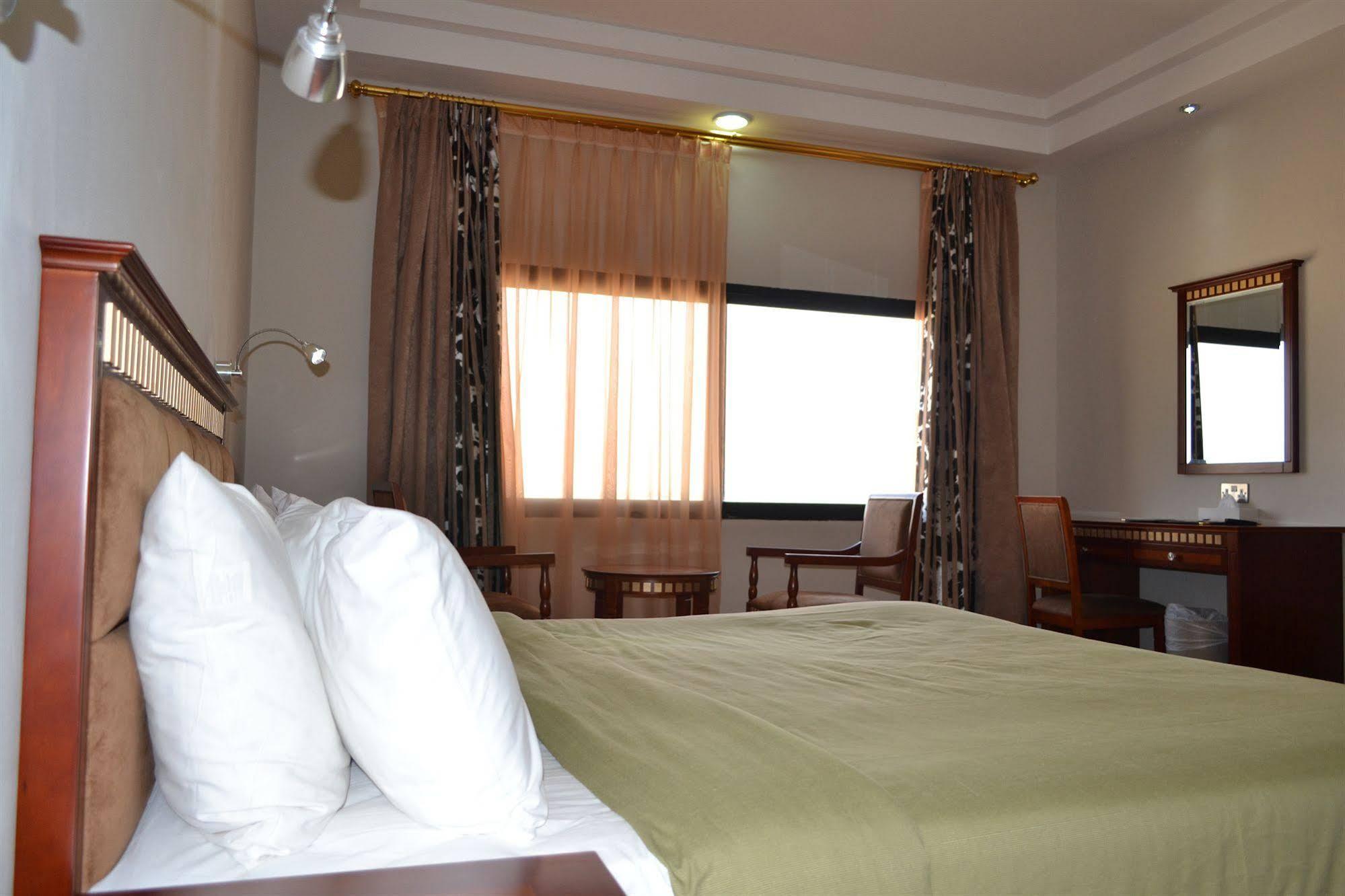 Hamdan Plaza Salalah, An Htg Salalah